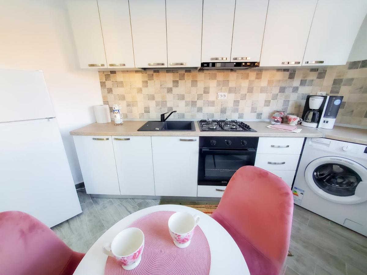 Unique Hotel Apartments ヤシ エクステリア 写真