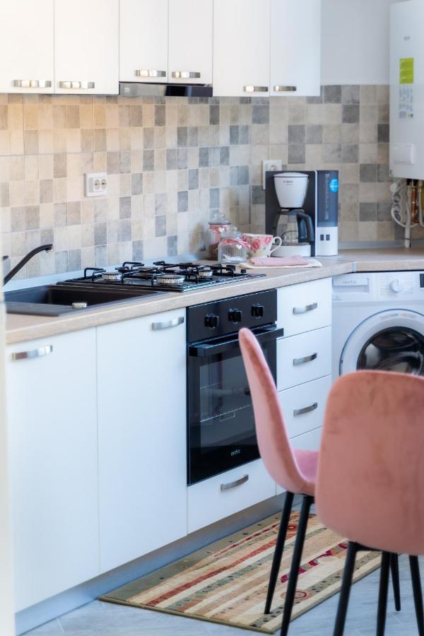 Unique Hotel Apartments ヤシ エクステリア 写真