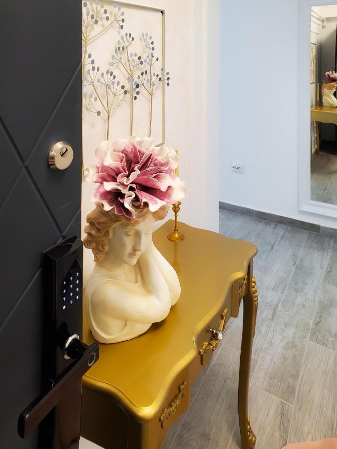 Unique Hotel Apartments ヤシ エクステリア 写真